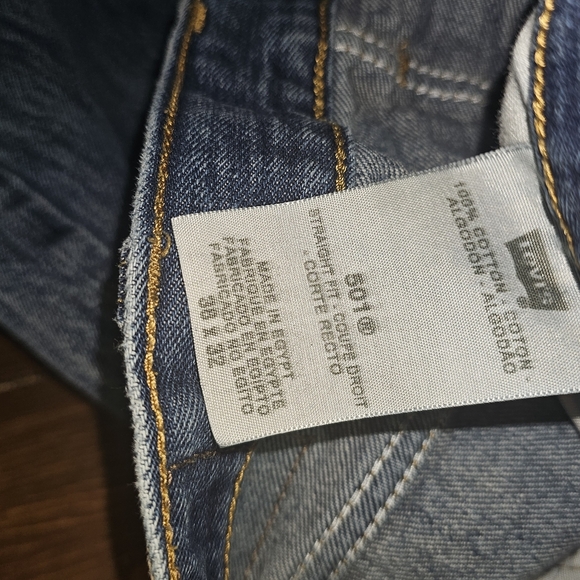 Mens levis 501 red tab button jeans - Picture 4 of 7
